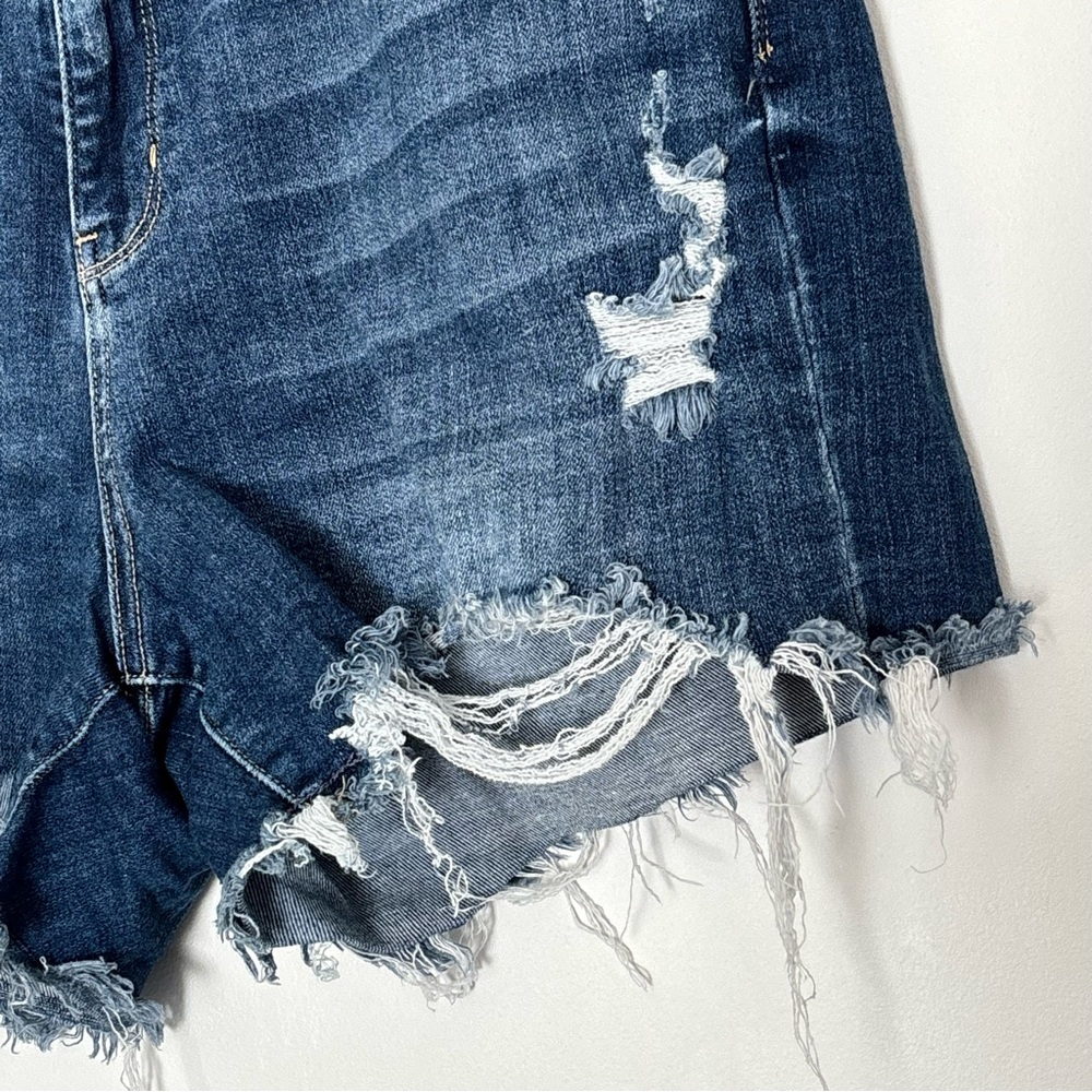 Judy Blue Distressed Denim Jean Shorts Size 2XL / 38 waist x 4 in inseam *J15 - Picture 4 of 14